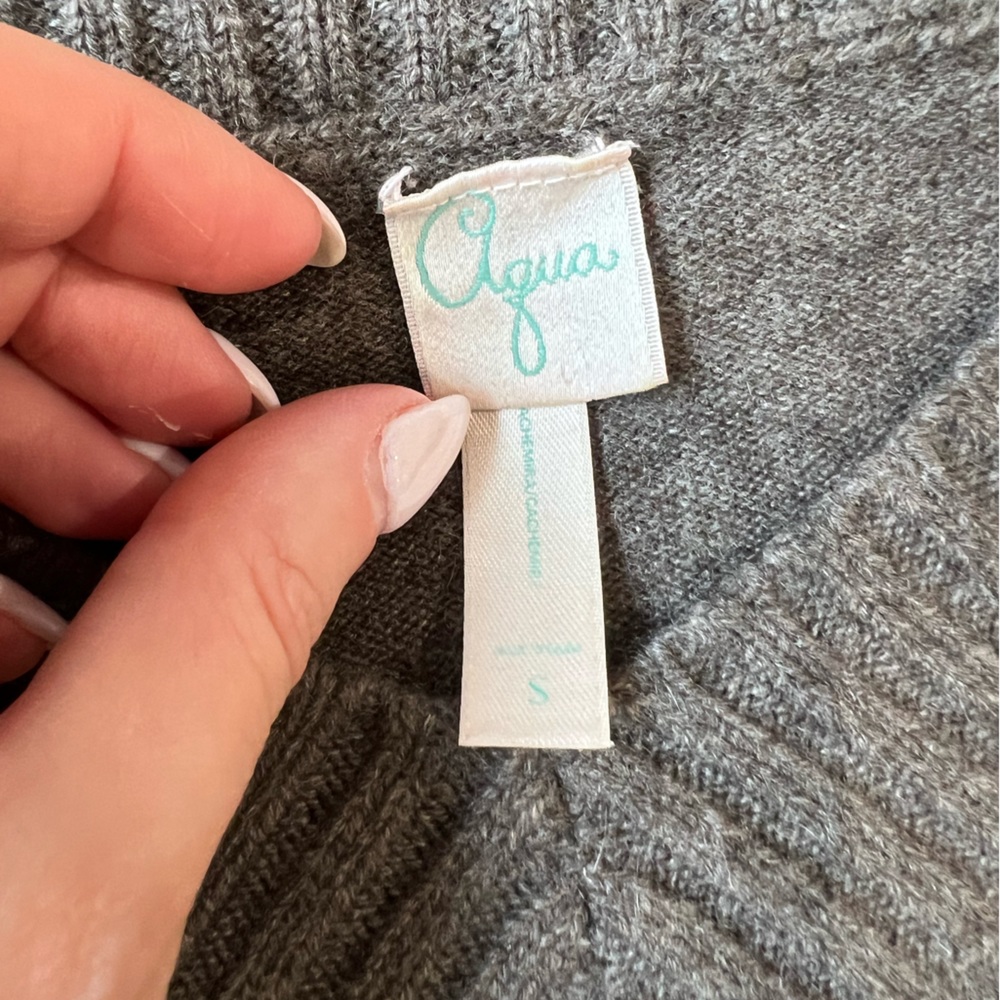 Bloomingdale’s Aqua 100% cashmere v-neck sweater S - Picture 2 of 3